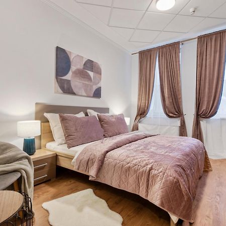 Apartamento Luxe Living At Old Town Center Bratislava Exterior foto