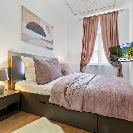 Apartamento Luxe Living At Old Town Center Bratislava Exterior foto