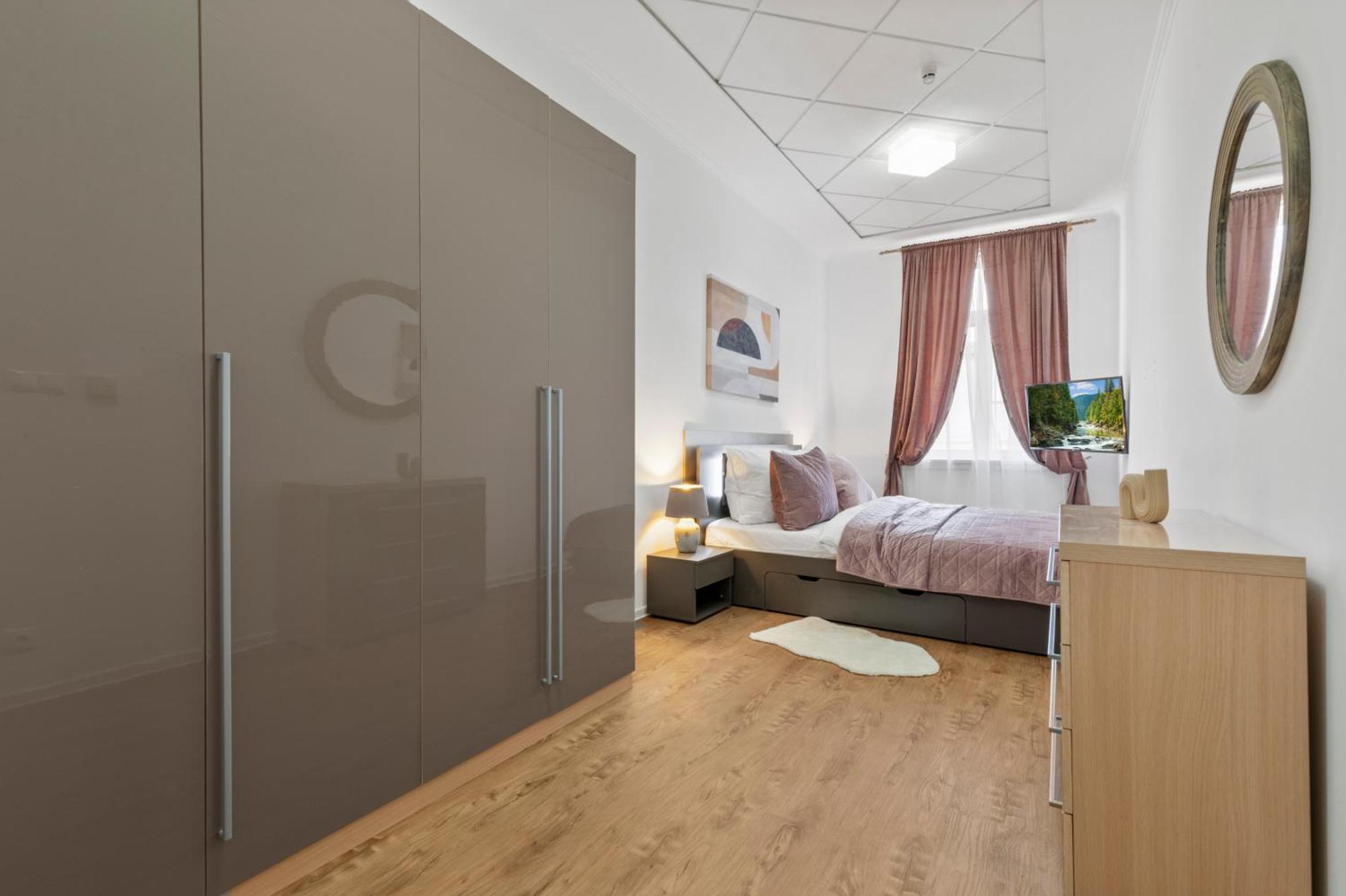 Apartamento Luxe Living At Old Town Center Bratislava Exterior foto